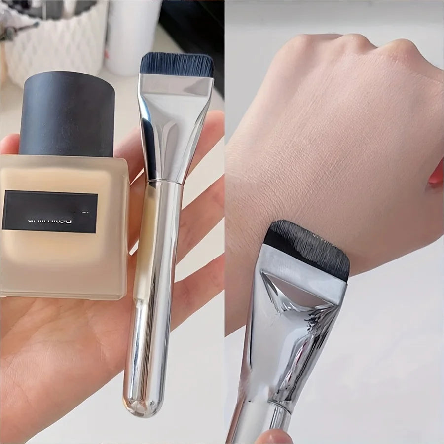 Flat-Head Foundation Brush – Ultra-Thin, Streak-Free Makeup Applicator
